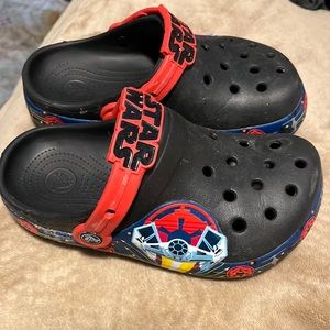 Star Wars Darth Vader crocs light up, boys size 1.